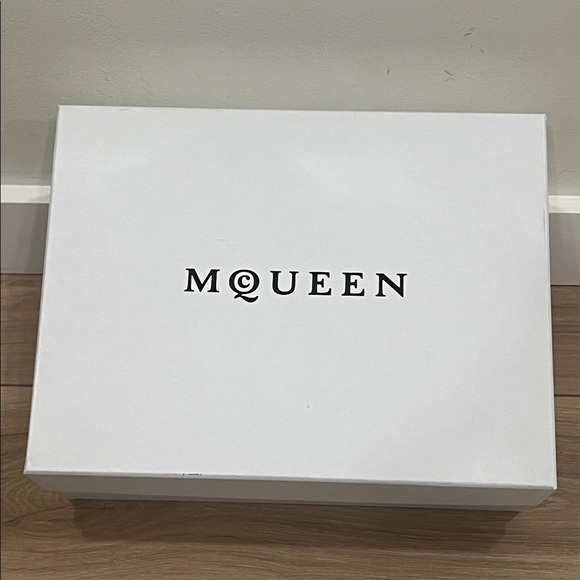 ALEXANDER MCQUEEN Shoe Box, Embossed Tissue, 2 Dust Bags, Heel Replacement Tips - Picture 2 of 12